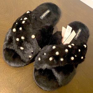 Black Faux Fur Pearl Embellished Slippers